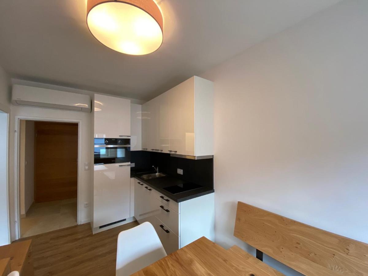 Freitag - H1 Apartment Winden am See